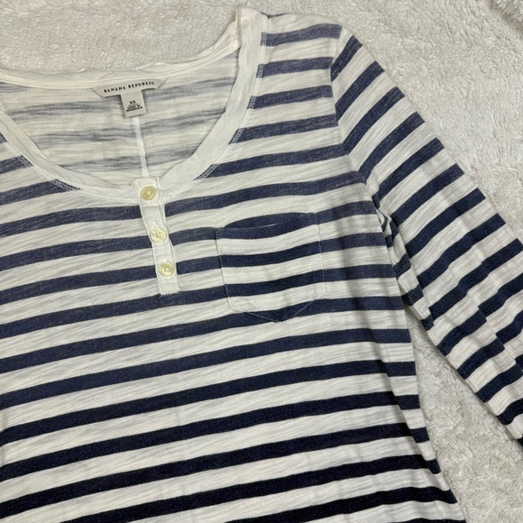 Banana Republic Navy and White Striped Long Sleeve Tee - Picture 2 of 5